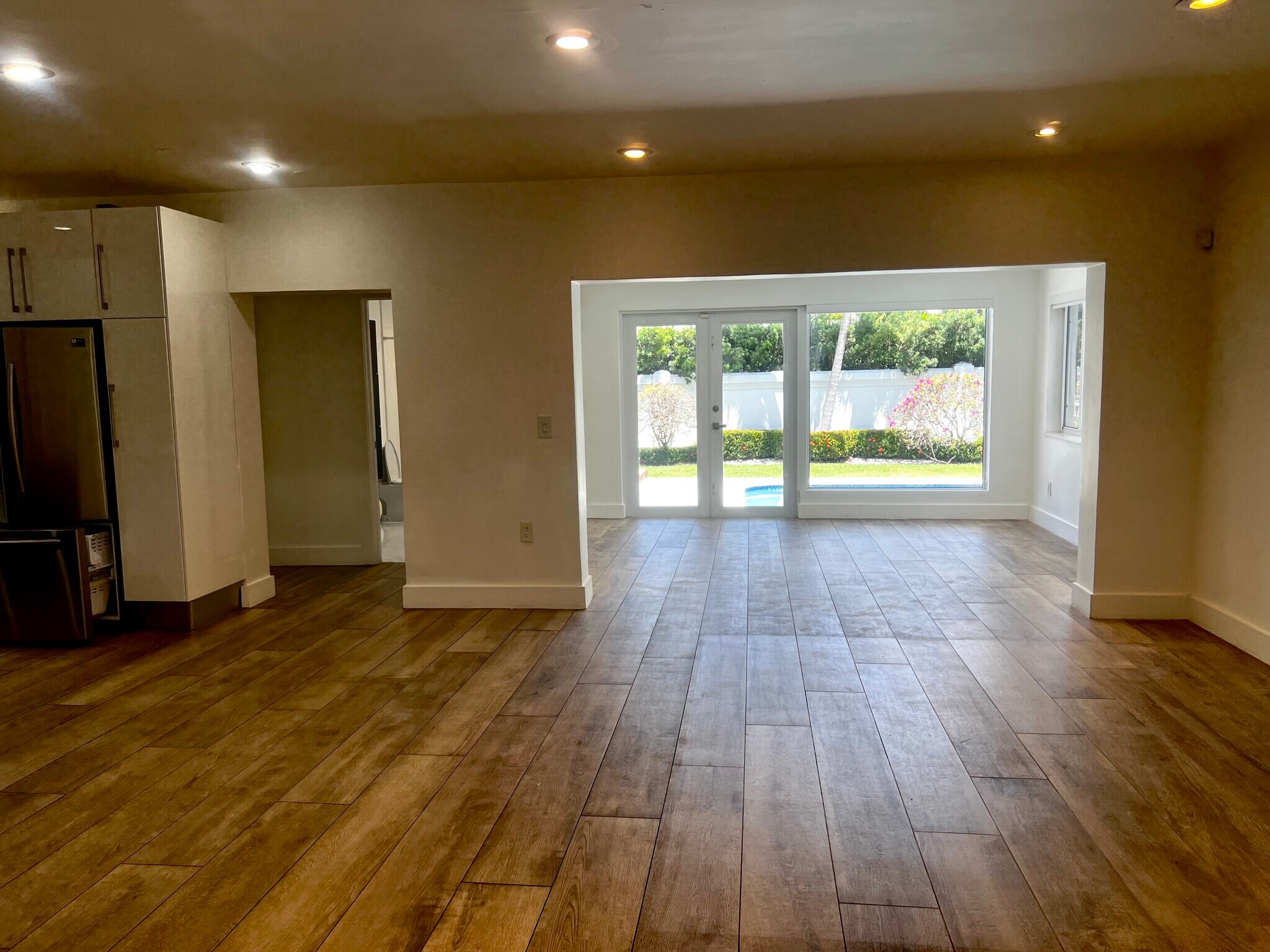 Building Photo - 3551 E Glencoe St