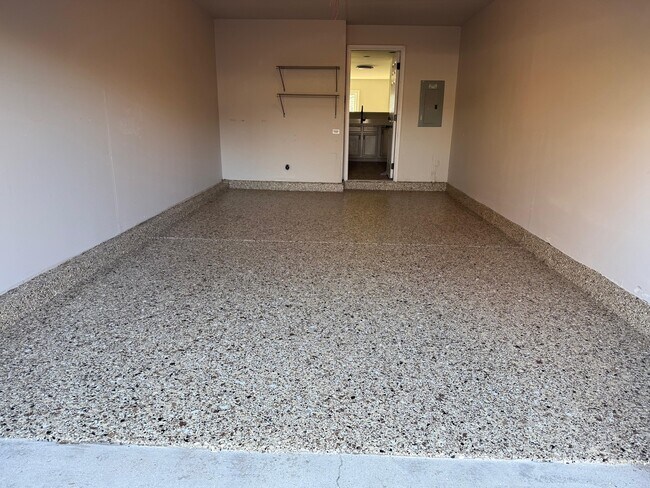 Building Photo - 135 President Ct