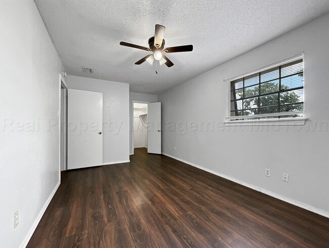 Building Photo - Charming Home in North Arlington