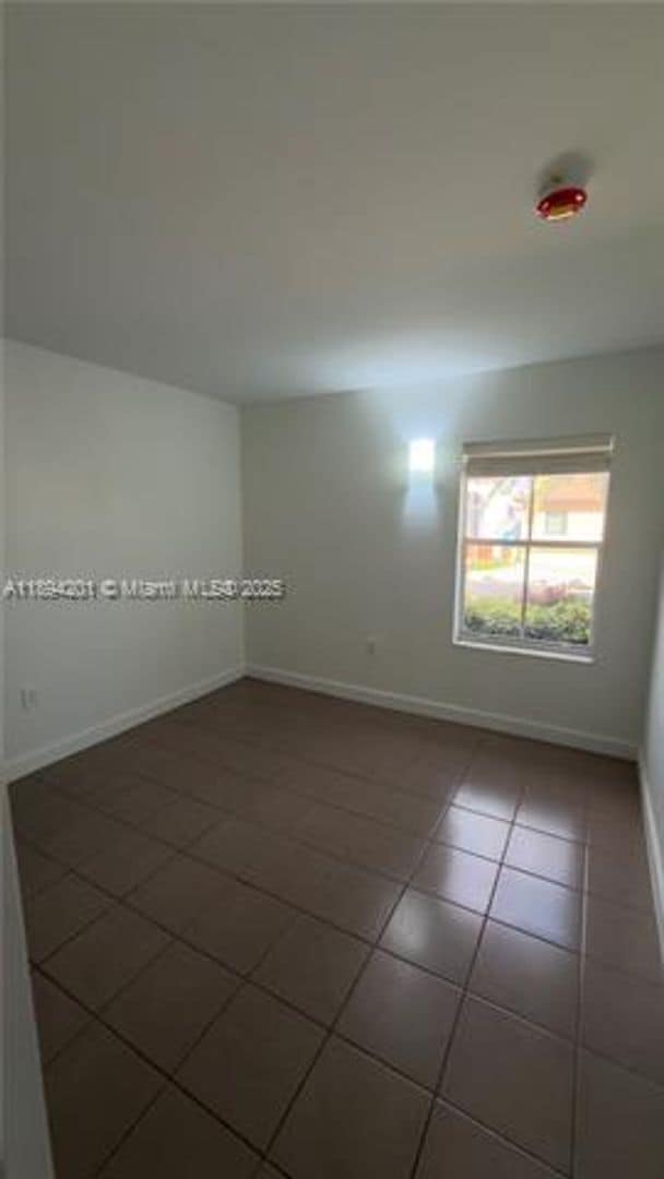 Building Photo - 1070 NW 129th Pl