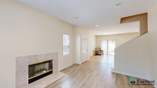 Building Photo - Bright & Stylish 4BR Townhouse with Privat...
