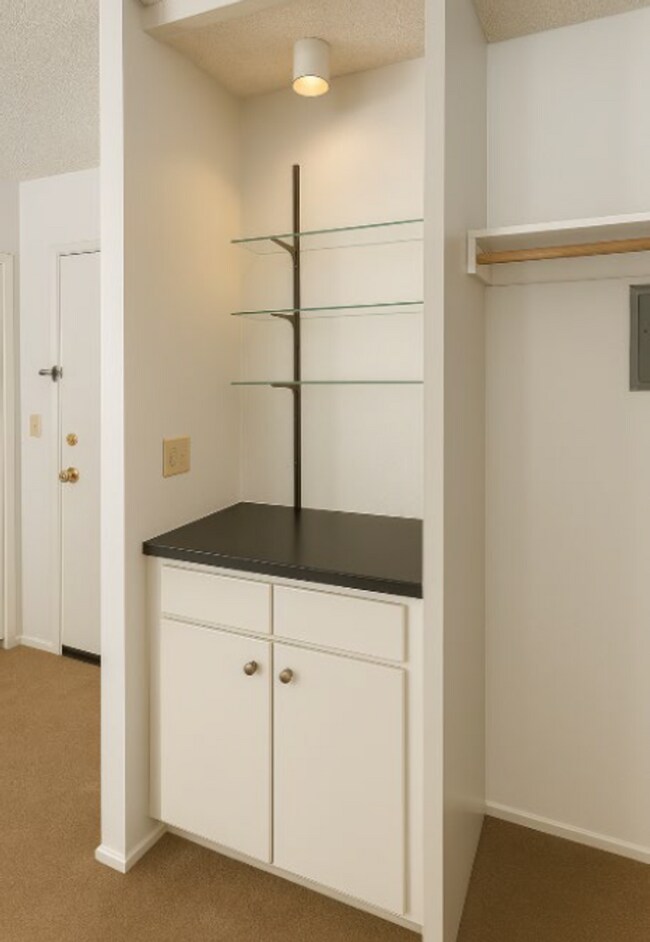 Building Photo - $500 MOVE IN SPECIAL!! One Bedroom Condo A...