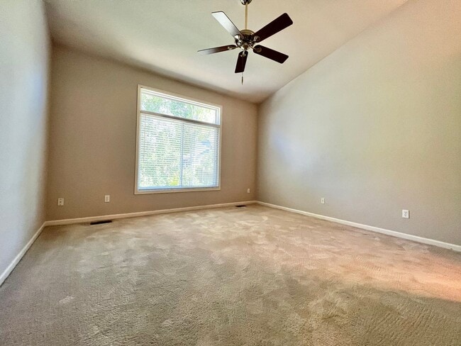 Building Photo - 3 Bed, 3 Bath House in Southeast Fort Coll...
