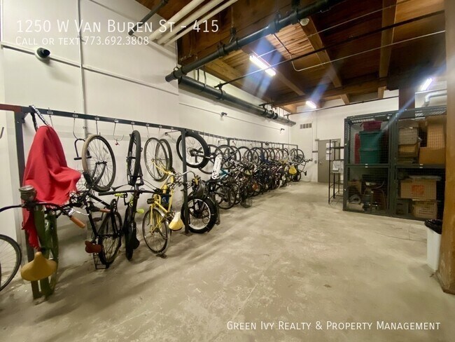 Building Photo - 1250 W Van Buren St
