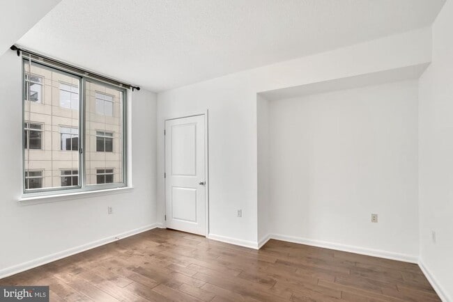 Building Photo - 851 N Glebe Rd