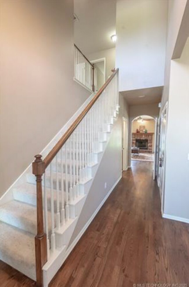 Building Photo - 5 Bedroom Home In Broken Arrow