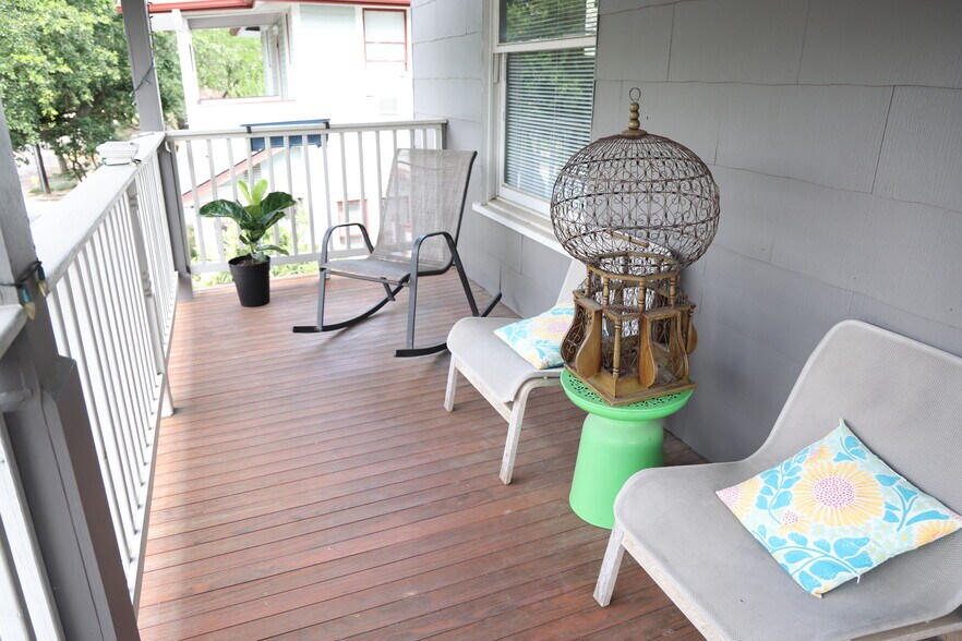 Building Photo - 405 W Drew St