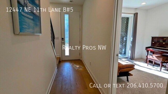 Building Photo - 12447 NE 11th Ln