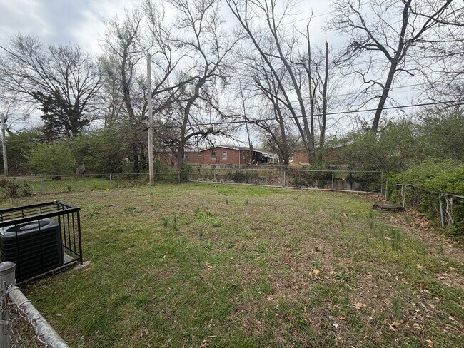 Building Photo - 1315 Mendell Dr