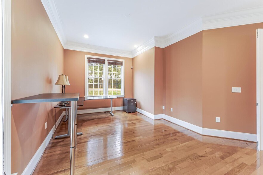 Building Photo - 829 Golden Arrow St