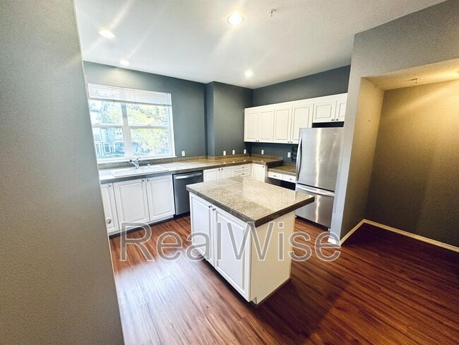Building Photo - 1713 SE Cutter Ln