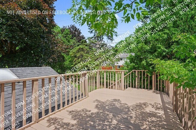 Building Photo - 547 Reed-
