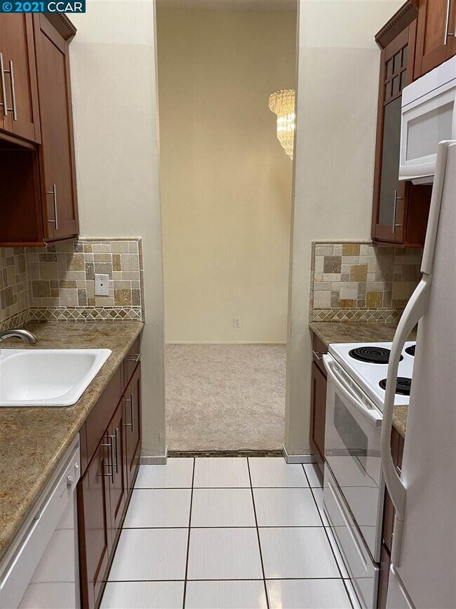 Building Photo - 440 N Civic Dr