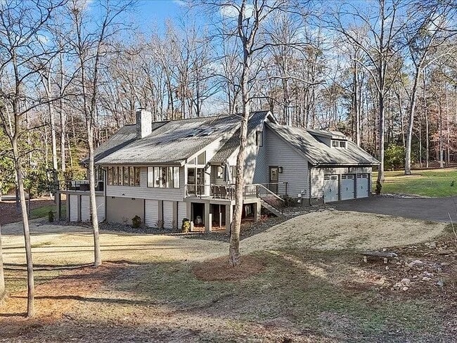 Building Photo - 353 Twin Oaks Dr