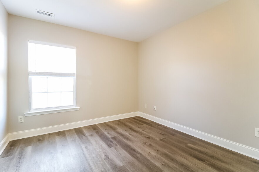 Building Photo - 6131 Paducah Dr