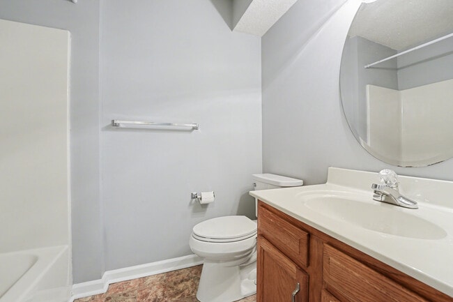 Building Photo - 421 Rivertree Ln