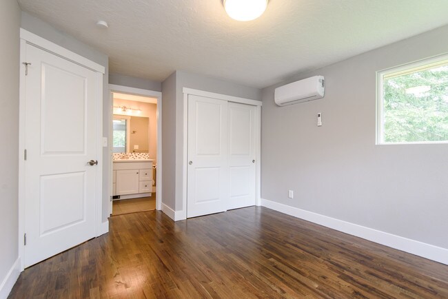 Building Photo - 11444 SE 72nd St