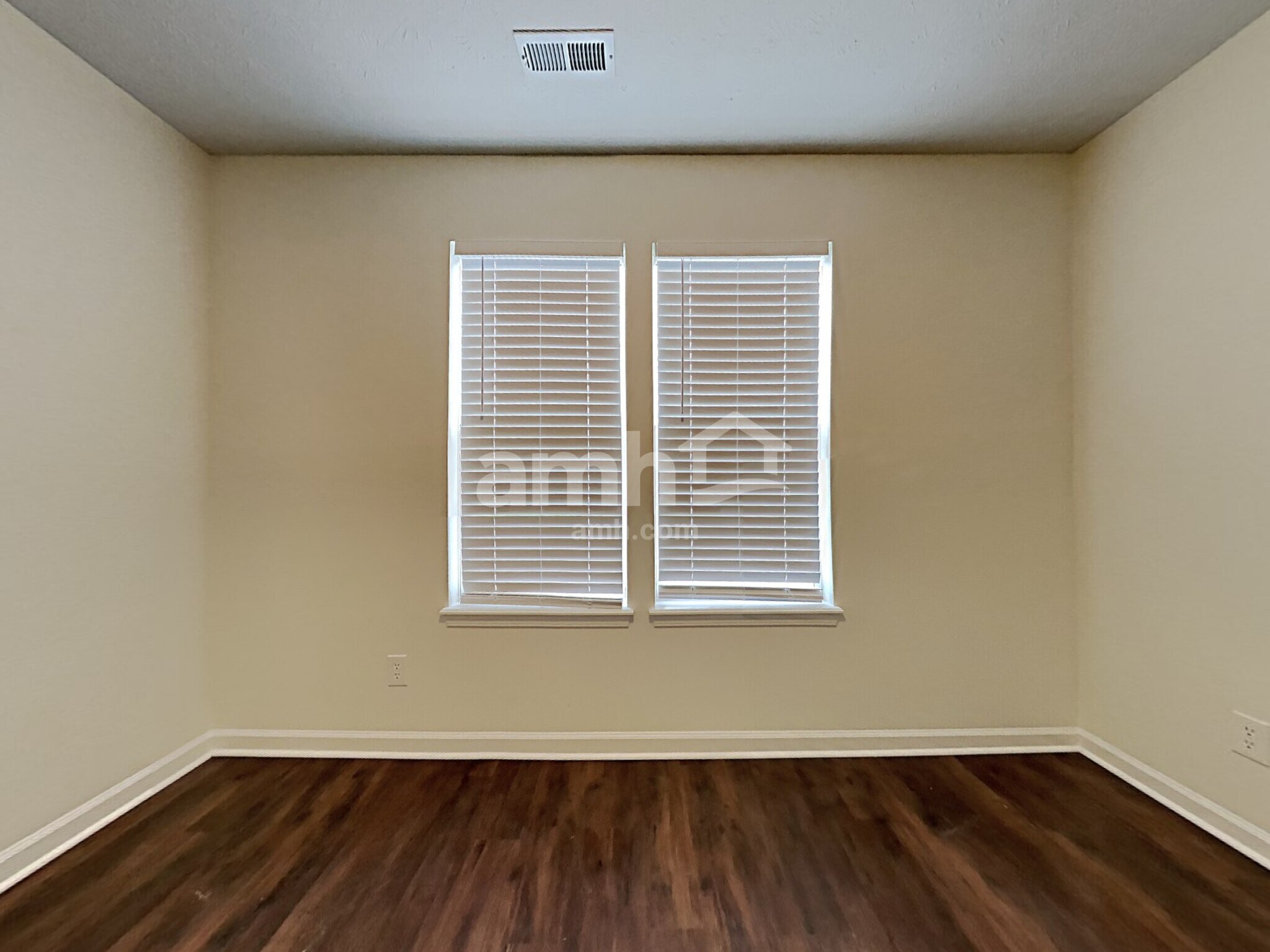 Building Photo - 1405 Willshire Dr