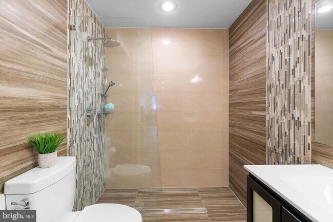 Building Photo - 747 Morton St NW