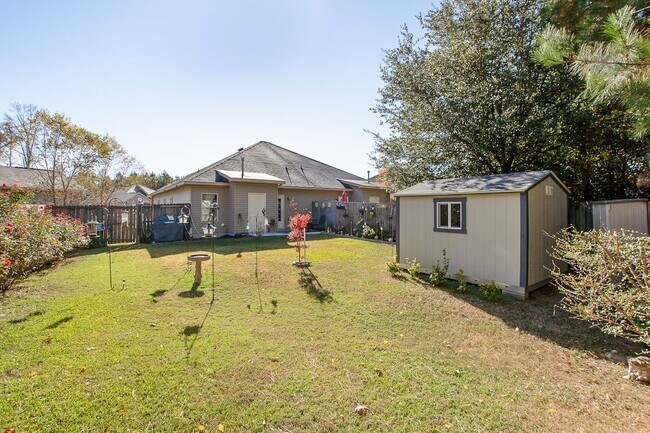 Building Photo - 3 bedroom 2 bathroom townhouse in Covington Villas