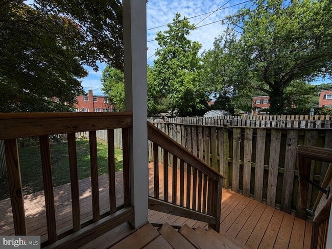 Building Photo - 609 S Henry St