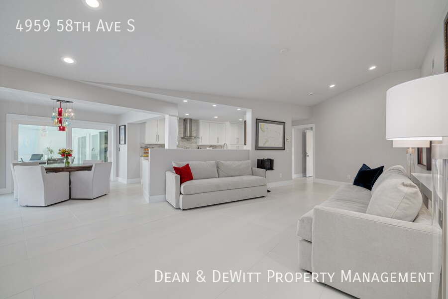 Building Photo - 4 Bed/3 Bath