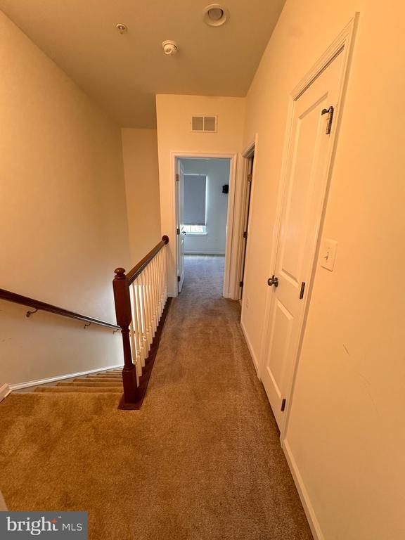 Building Photo - 624 Ravenwood Dr