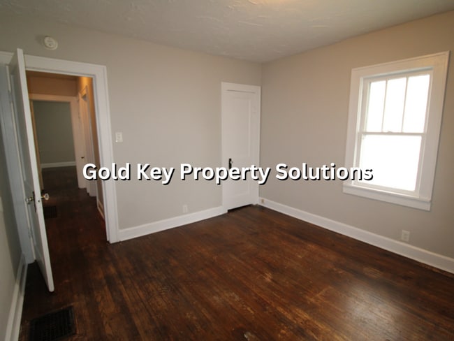 Building Photo - Adorable 2 BR 1 BA House with Garage and C...