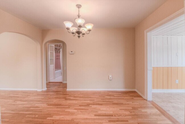 Building Photo - Beautiful Home Near Franklin Park
