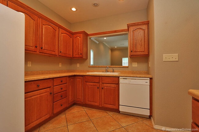 Building Photo - 1345/1347 Amblewood