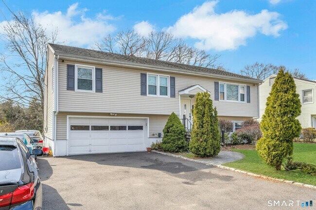 Building Photo - 25 Quinsey Dr