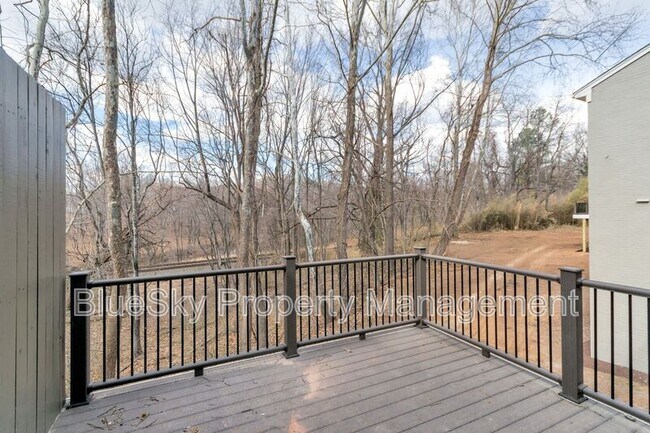 Building Photo - 253 Stribling Ave