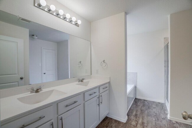 Building Photo - 3200 Windy Vane Dr