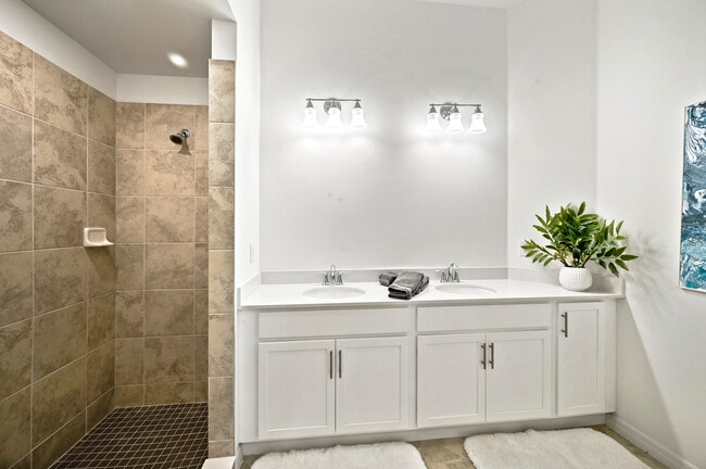 Building Photo - 15950 Grassland Ln