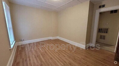 Building Photo - 806 Jackson St
