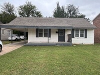 Building Photo - 3 Bedroom close to Campus!!