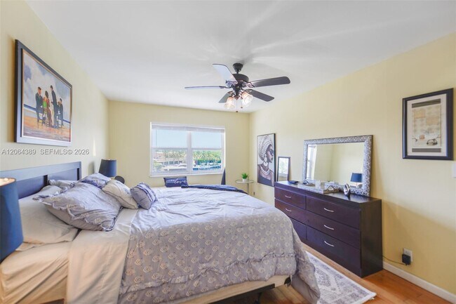 Building Photo - 401 Golden Isles Dr
