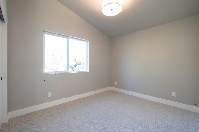 Building Photo - 2 Weeks Free Rent W/ Approved Application ...