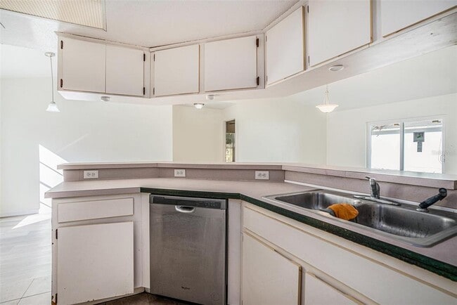 Building Photo - 8512 Lazy River Dr