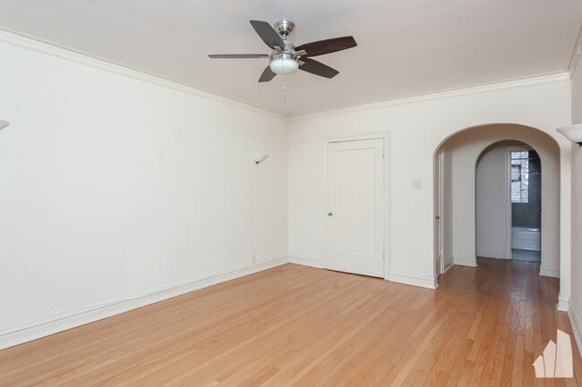 Building Photo - 1824 N Lincoln Park W