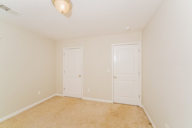 Building Photo - 9340 Hoffman Pl