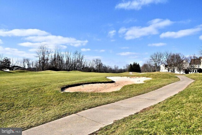 Building Photo - 518 Country Club Dr