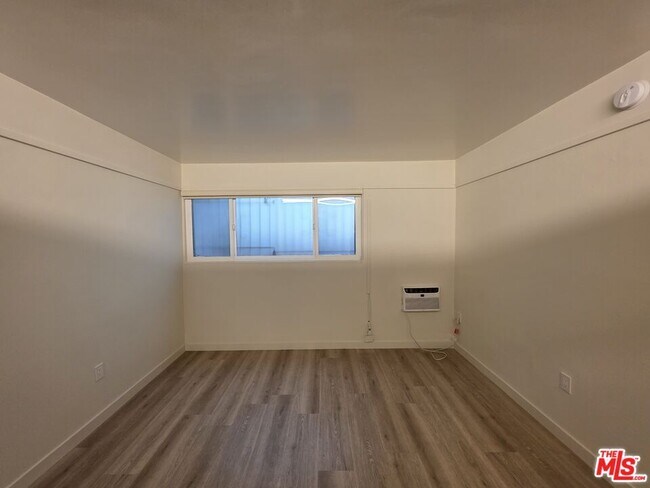 Building Photo - 11021 Missouri Ave