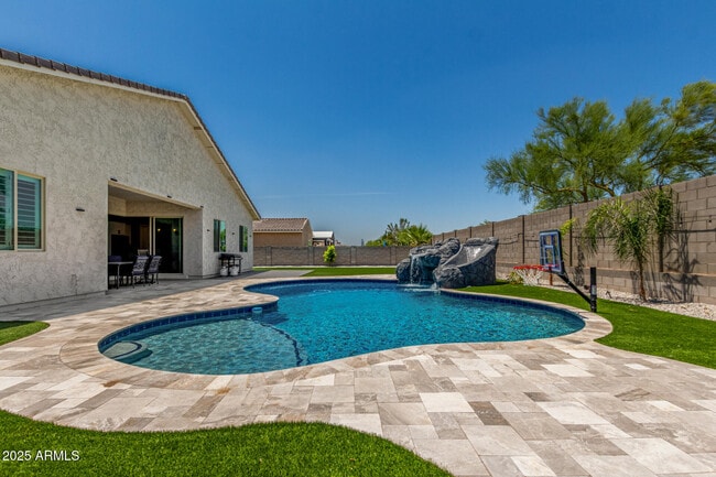 Building Photo - 5314 N 182nd Ln