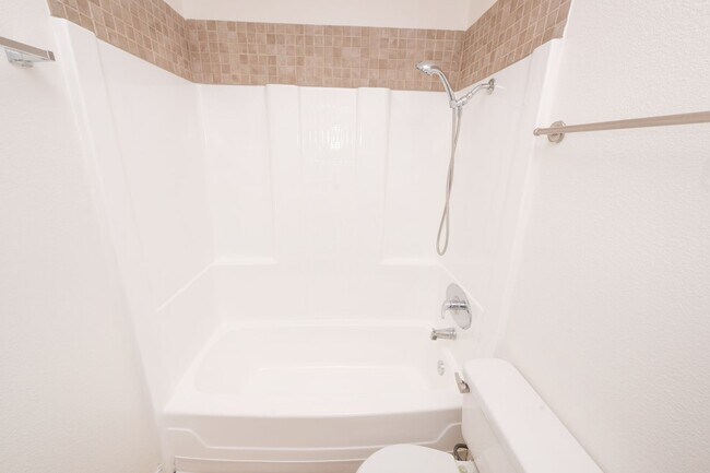 Building Photo - Move in Special: Spacious Downstairs Unit 3BR/2BA - 1/2 off FIRST Month Rent.