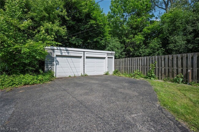 Building Photo - 2924 Brighton Rd