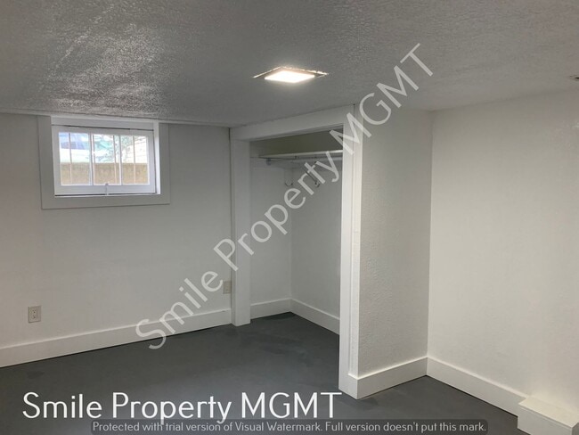 Building Photo - Spacious 4 bedrooms Home in SE Portland