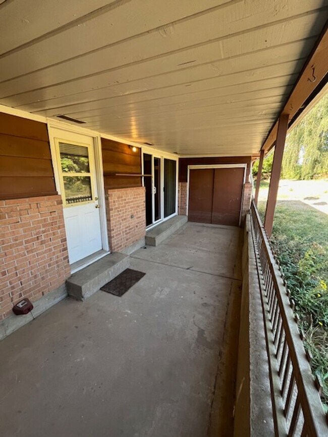 Building Photo - 24055 NE North Valley Rd