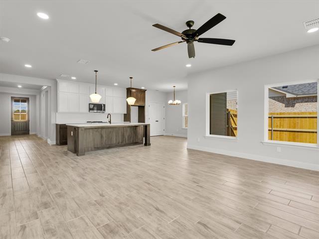 Building Photo - 608 Jameson