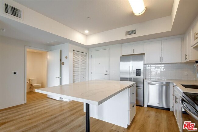 Building Photo - 12655 Bluff Creek Dr